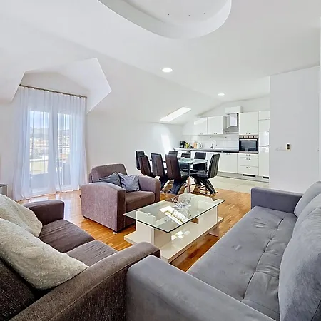 Appartement Mary & Klara-1 By Interhome